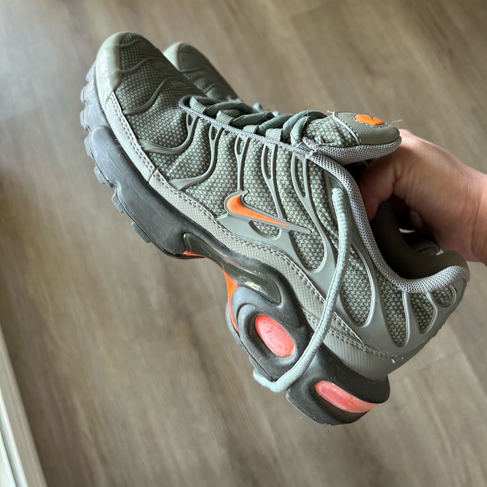 Nike Air Max Plus TN Dark Stucco/Total Orange